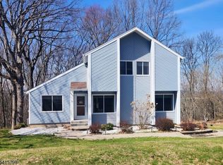 40 Blossom Rd, Hampton, NJ 08827