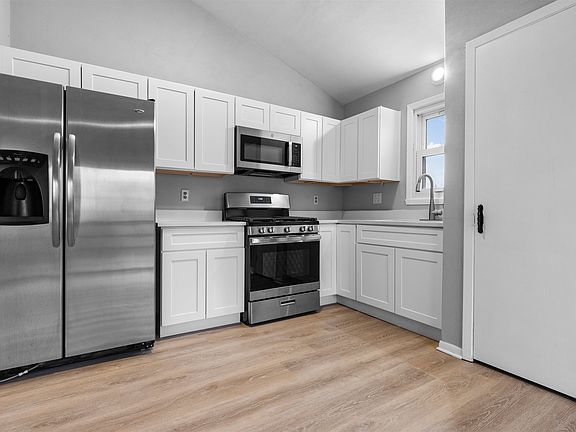 5th image of 2718 Norway Pine Rd