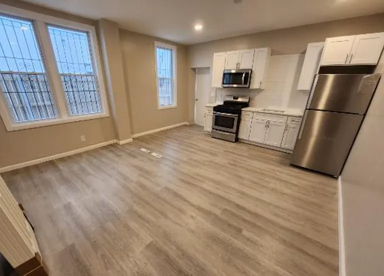 348 W Queen Ln #1A — Photo 1