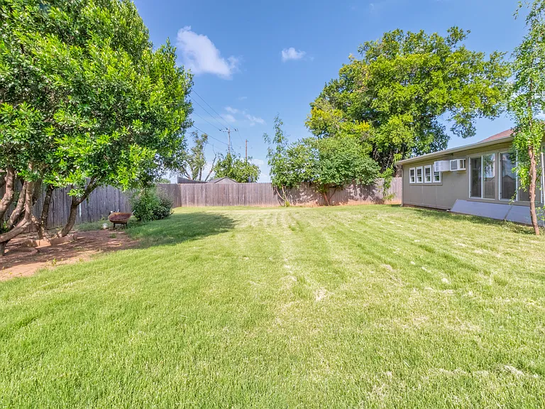 2319 E Robinson St — Photo 5