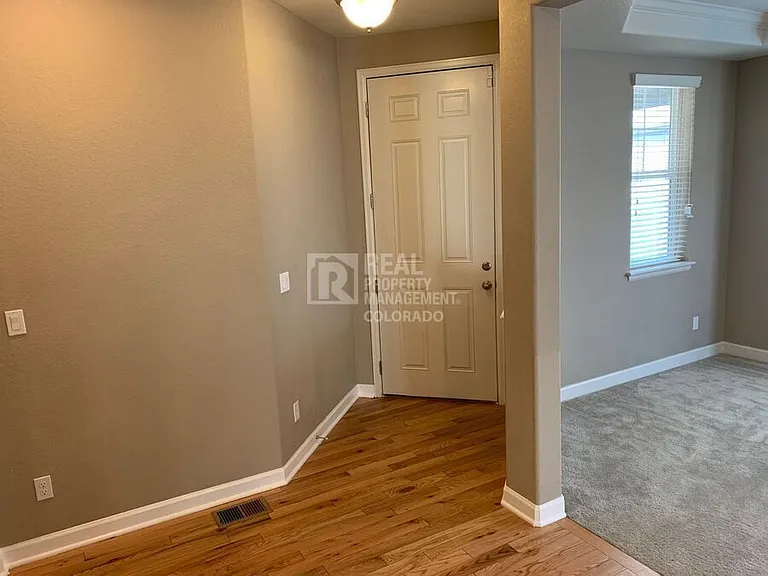 5028 S Versailles Cir — Photo 5