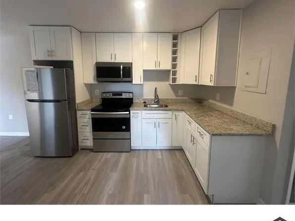 5049 D St SE, Washington, DC 20019