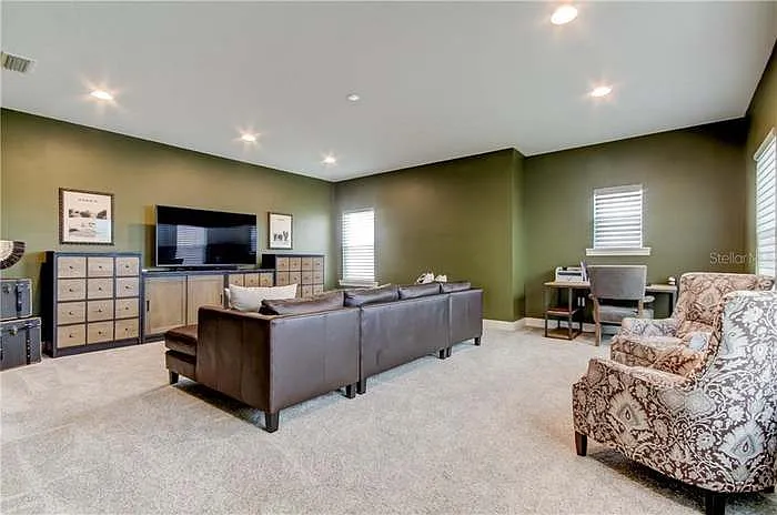 Family/Bonus Room
Upstairs
