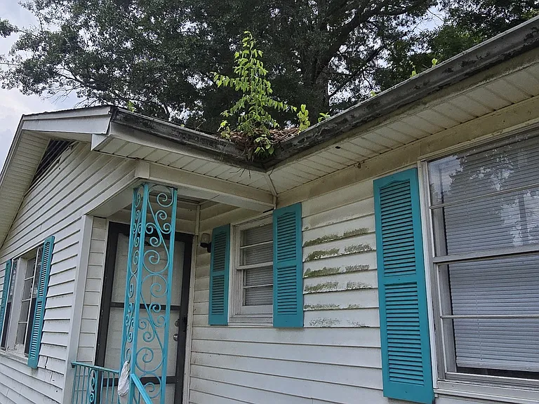 713 Hillview St — Photo 1
