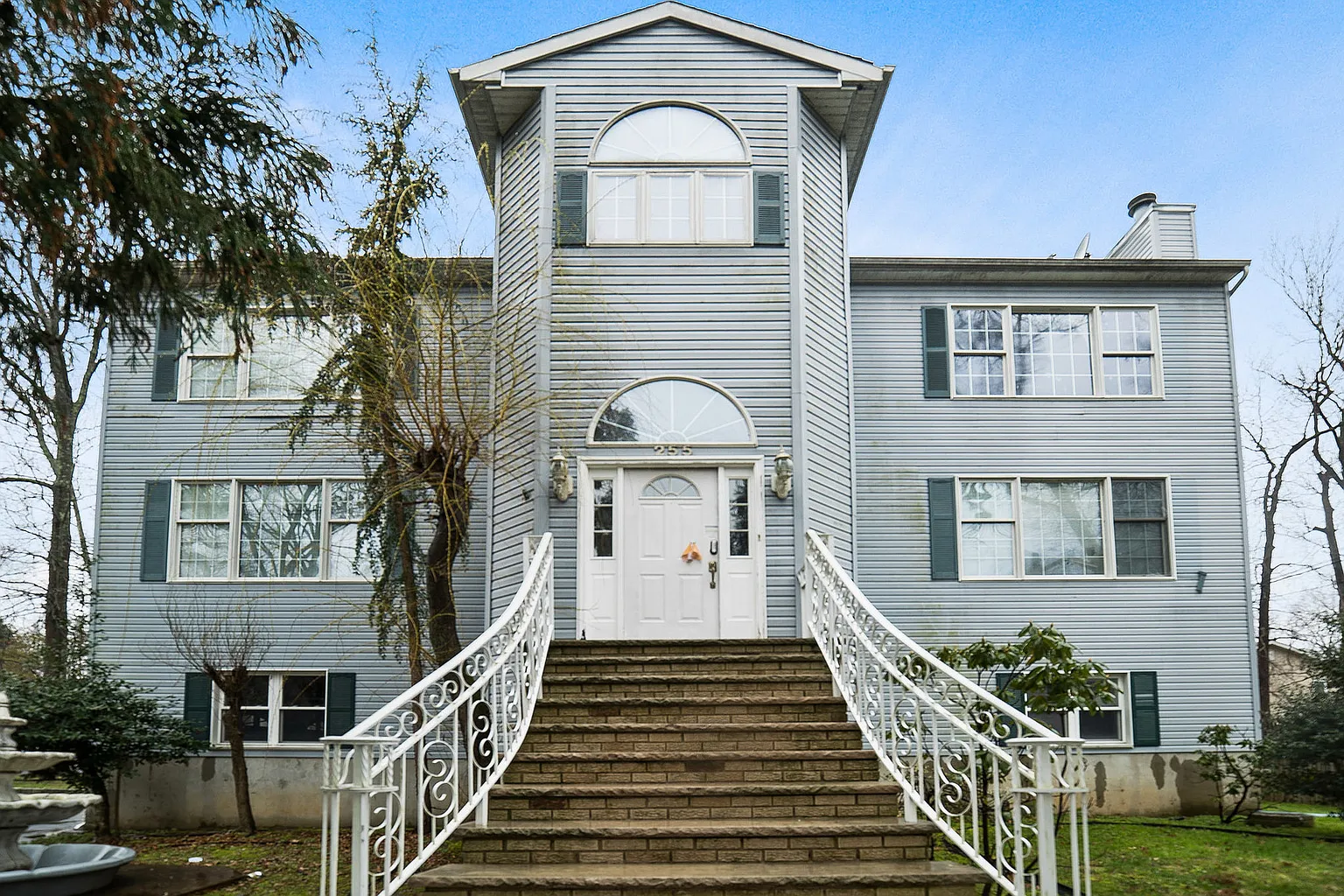 255 Dorsa Ave photo 1