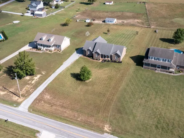 519 Shun Pike, Cottontown, TN 37048