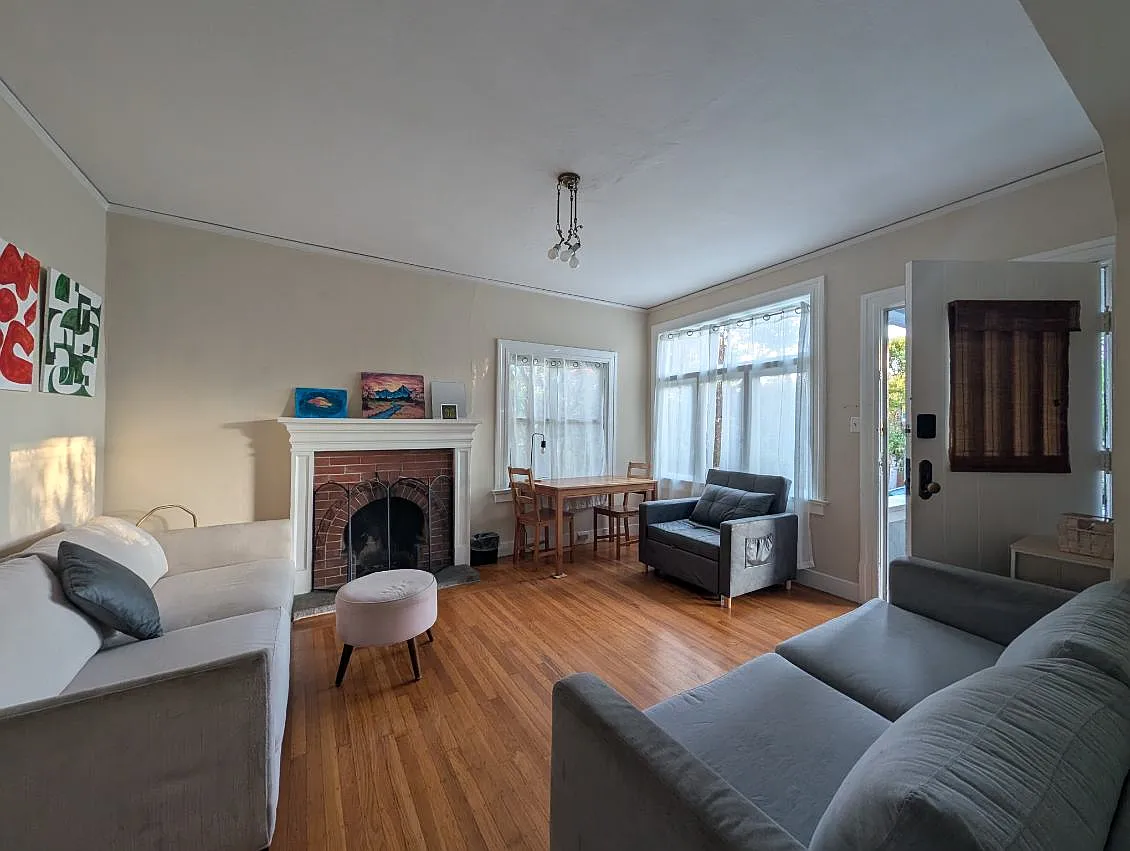 3 bed, 900 sqft, $4,200 — Photo 3