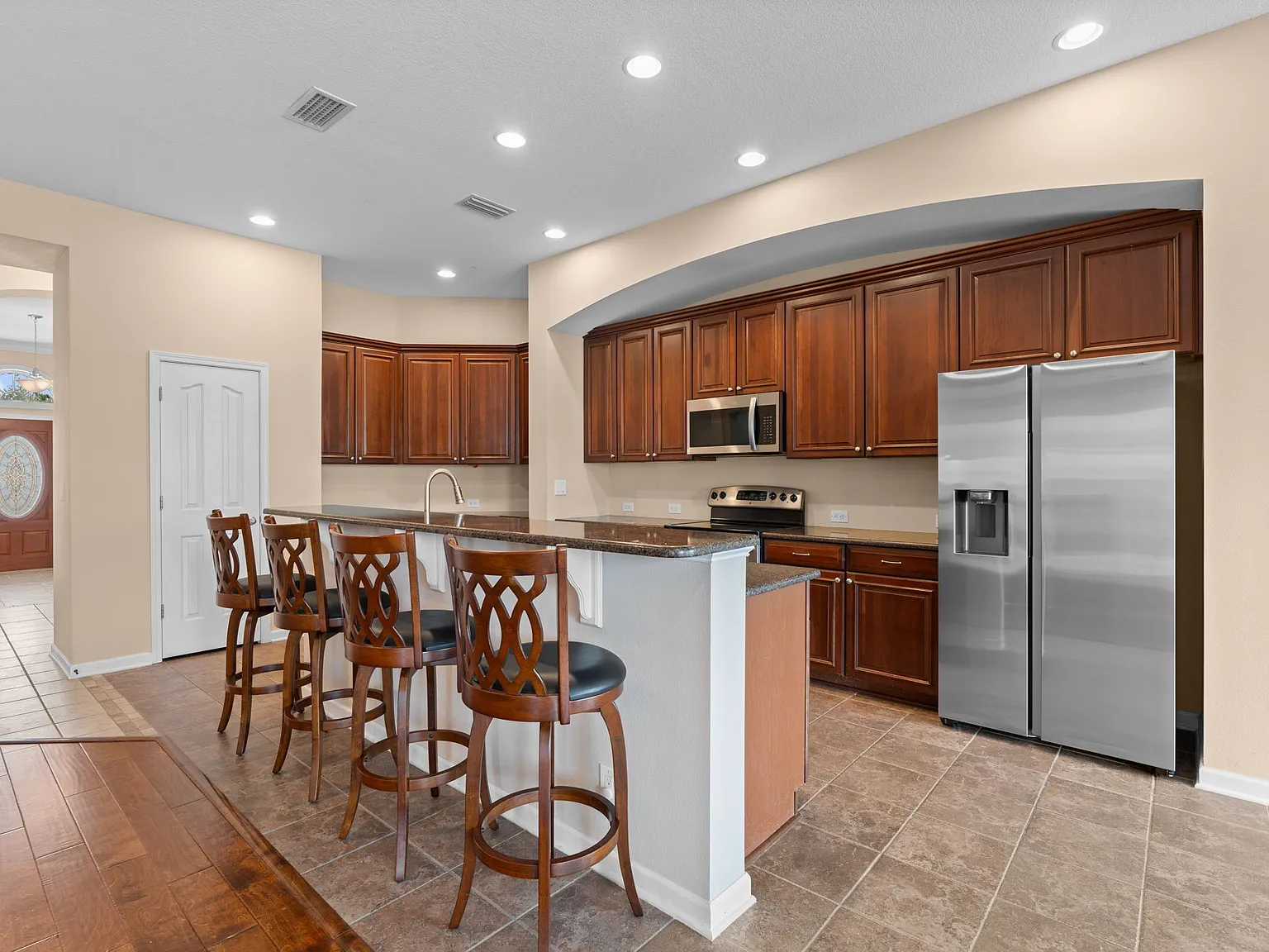 5 bed, 3468 sqft, $2,995 — Photo 3