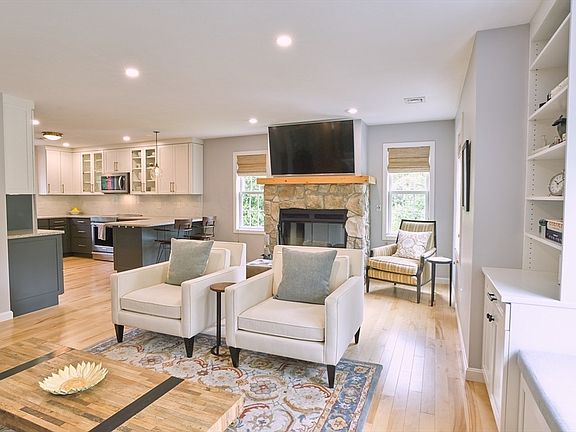 5th image of 21 Holly Cir