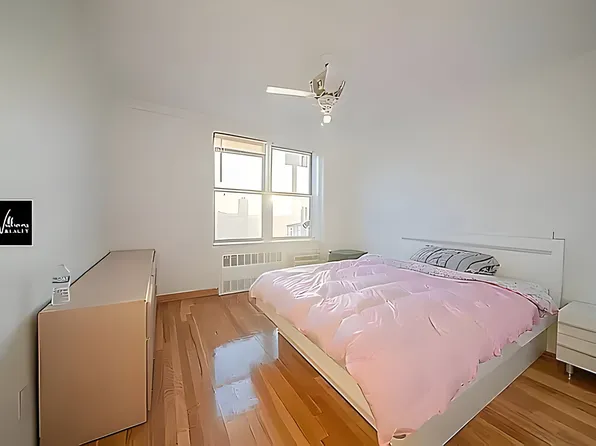 41-25 Kissena Boulevard image 16 of 26