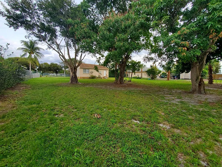 210 NW 13th Ave — Photo 14