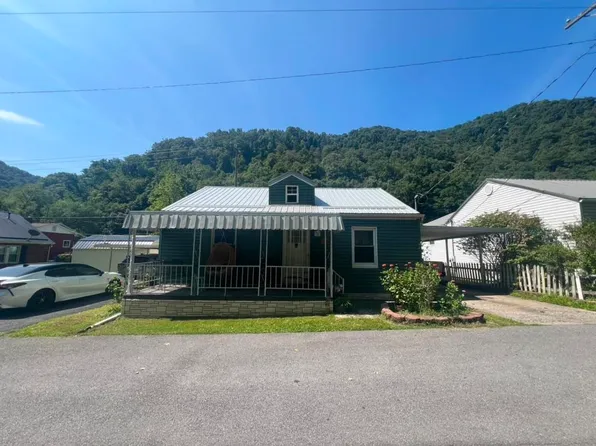 1006 Johnson Ave, Mullens, WV 25882