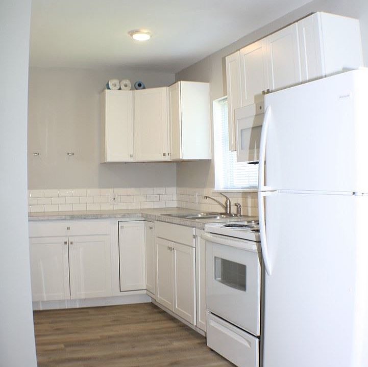1st image of 2909 W Hood Ave