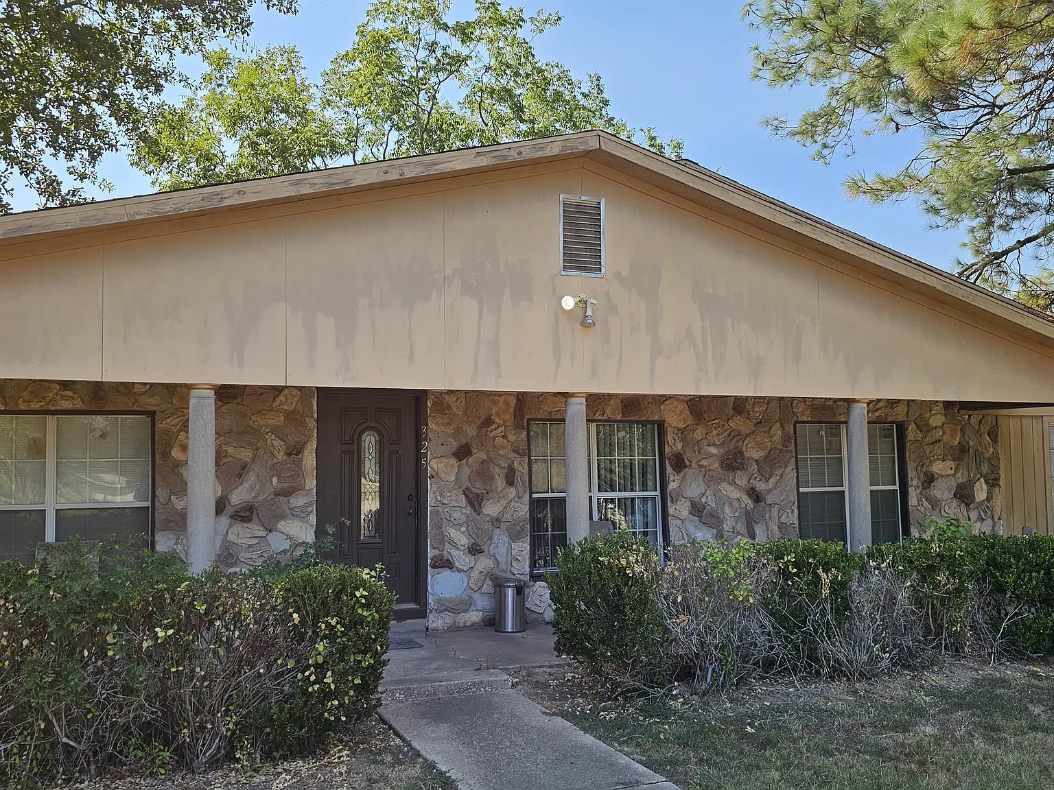 325 Hill Street - Lucky — Photo 4