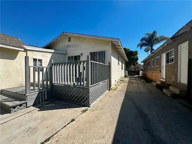 609 Camulos St — Photo 12