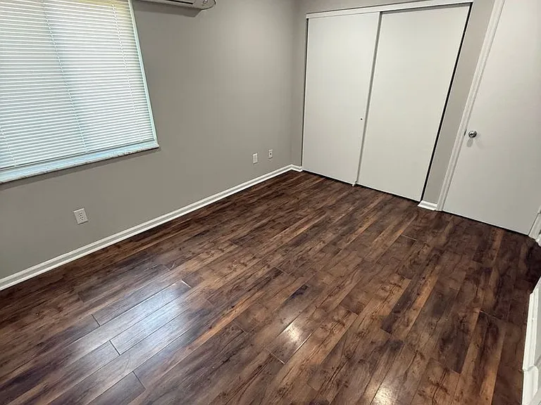 208 Lakeshore Dr — Photo 4