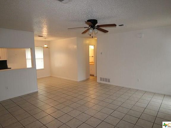 3rd image of 612 Courtney Ln