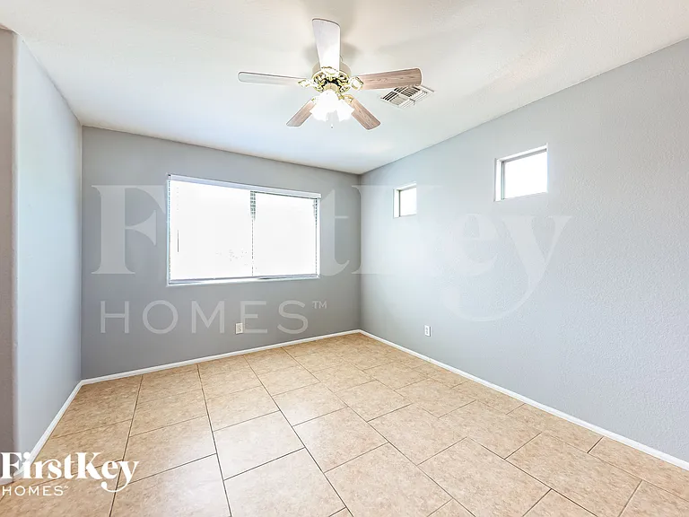 2430 W Via Dona Rd — Photo 9