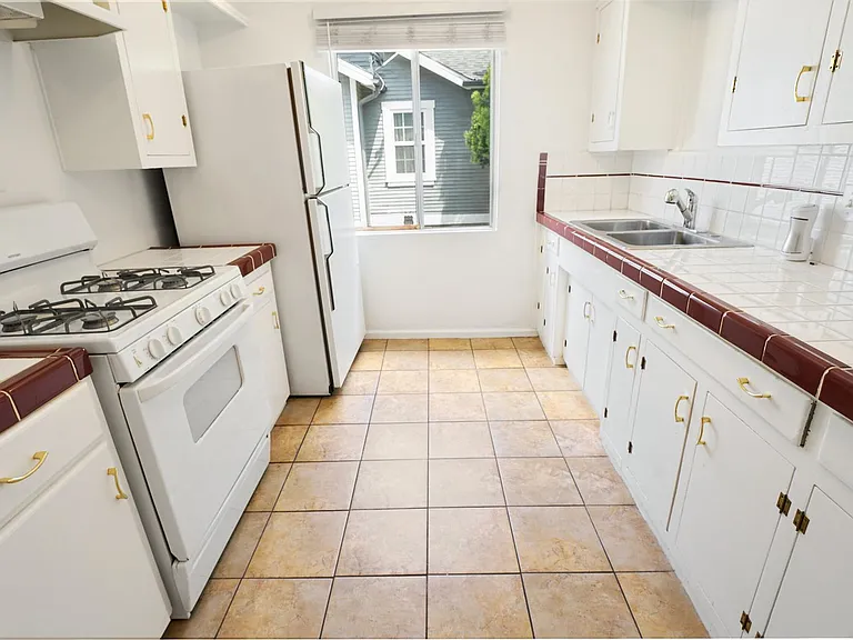 544 Salem St #FRONT HOUSE — Photo 4