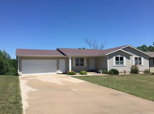 1702 Neil Dr, Pella, IA 50219
