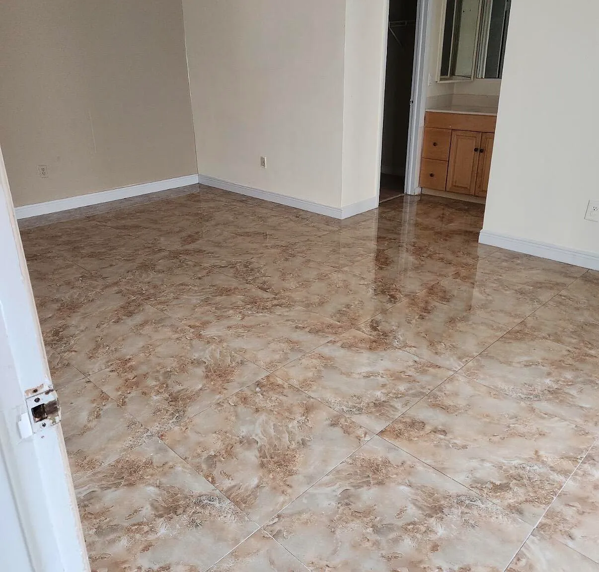 2 bed, 2.0 bath, 1175 sqft, $2,300 — Photo 4