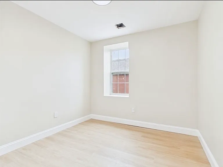 858 Kempton Stnew — Photo 9