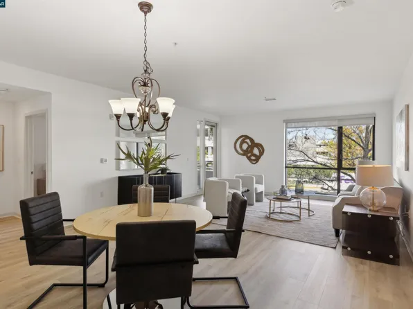 1655 N State Hwy #101, Walnut Creek, CA 94596