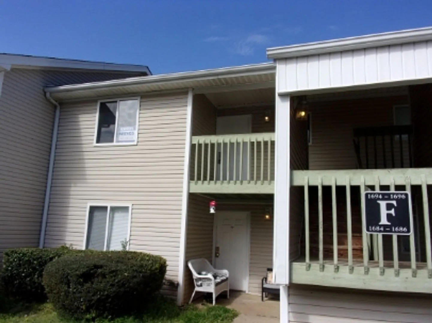 2 Bedroom 2 Bath Upstairs Condo in Eagles Place — Photo 2