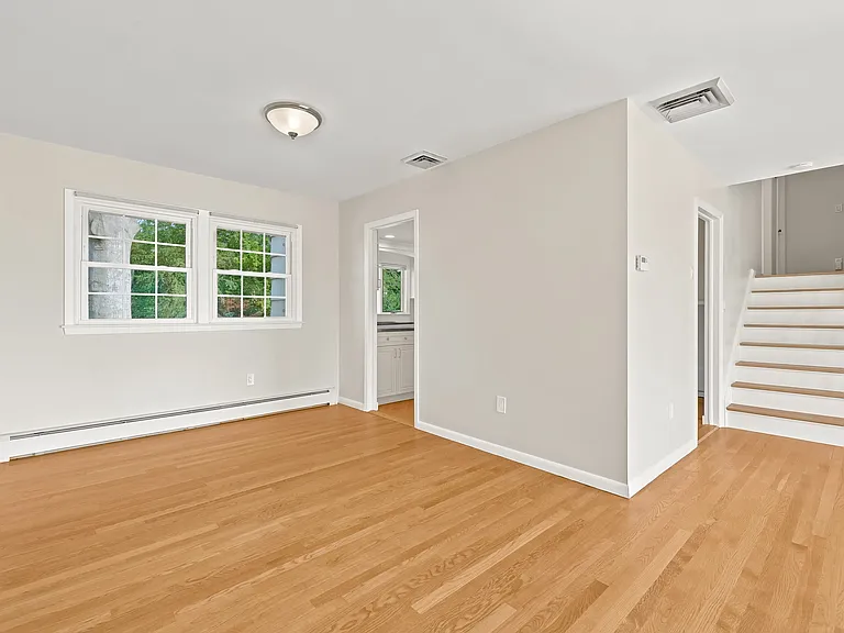 60 Oakland Ave — Photo 14