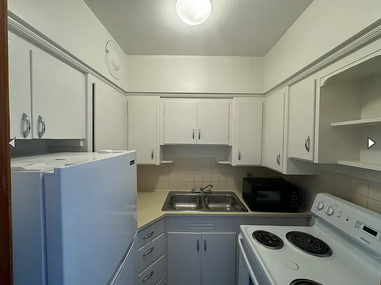 1806 W Pacific Ave — Photo 13