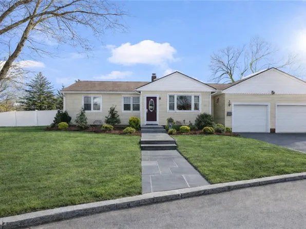 55 Togansett Rd, Providence, RI 02910