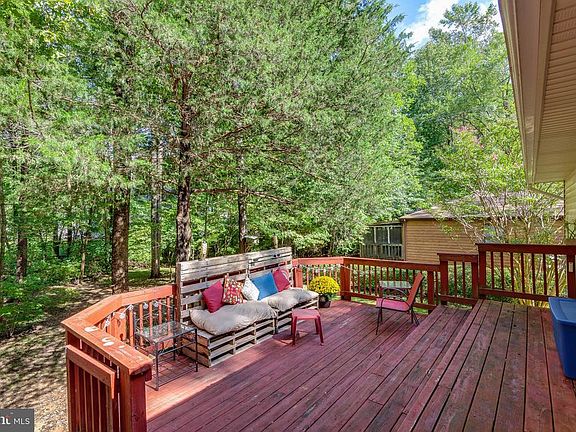 Expansive deck for outdoor living