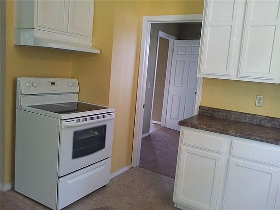 4th image of 209 3rd Ave SE