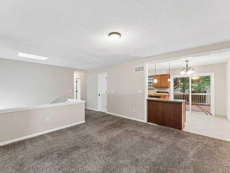 416 SE Claremont St — Photo 8