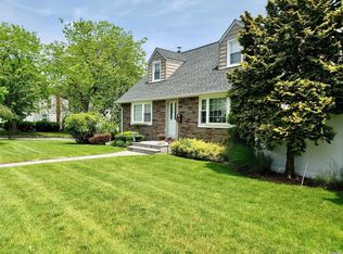 124 Brixton Rd S, West Hempstead, NY 11552