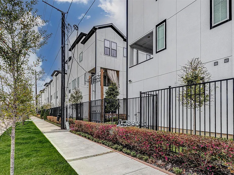 2802 Grand Fountains Dr #A — Photo 4