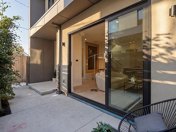 4th image of 366 E 23rd Ave