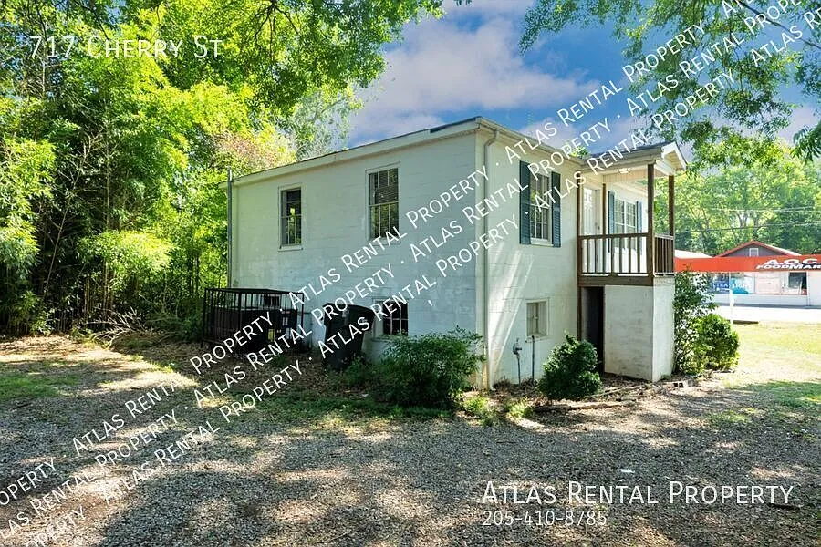 Charming 2 Bed / 1 Bath Gem Schedule Your Tour Today! — Photo 4