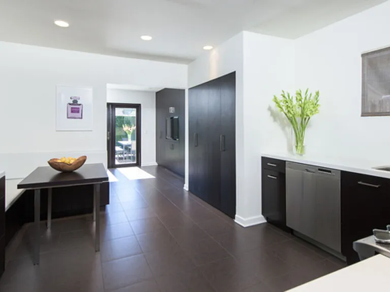 8842 Dorrington Ave — Photo 13