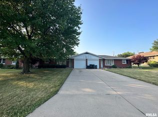 615 W Timothy Dr, Peoria, IL 61614