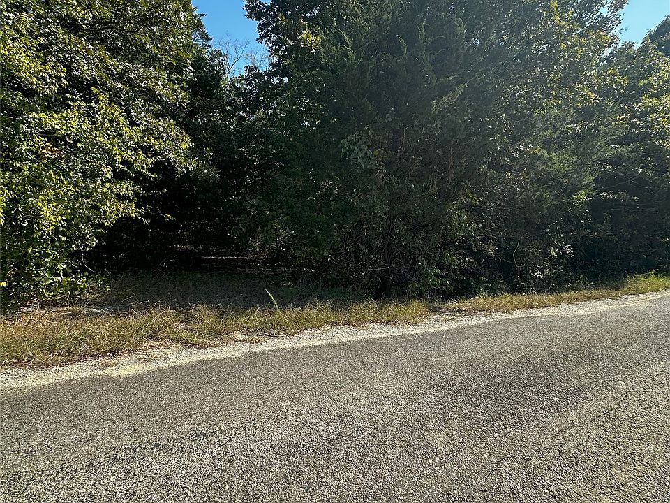 2nd image of 66 Shady Woods Ln