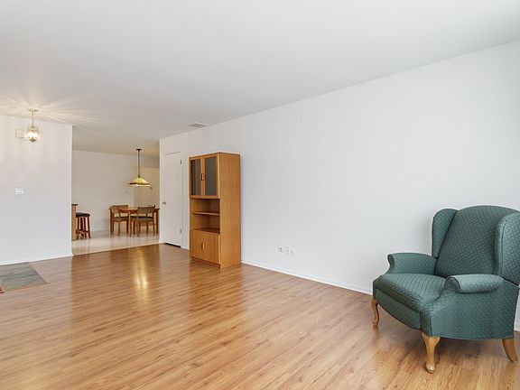 4th image of 1142 Fulton Dr #1142