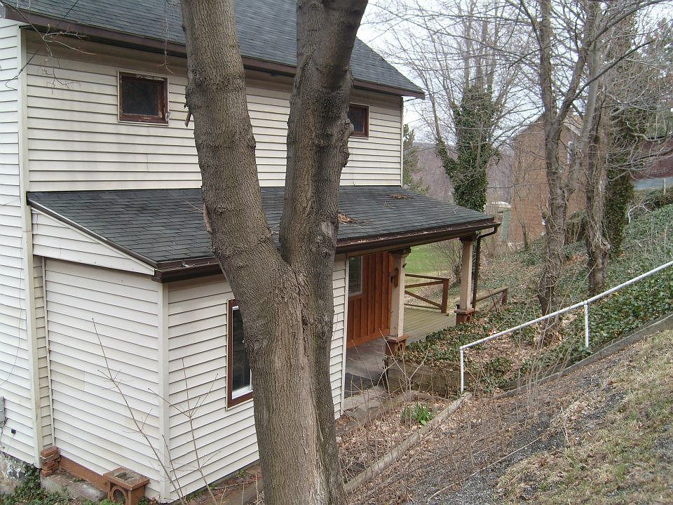 1st image of 885 Railroad St
