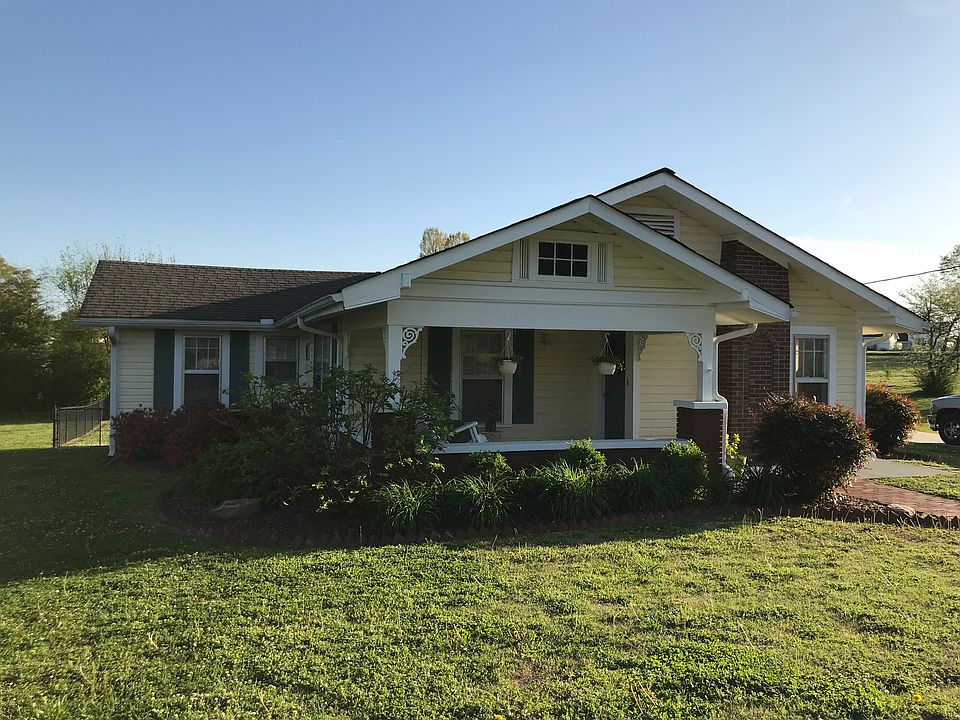 Cozy Bungalow! Near town!
