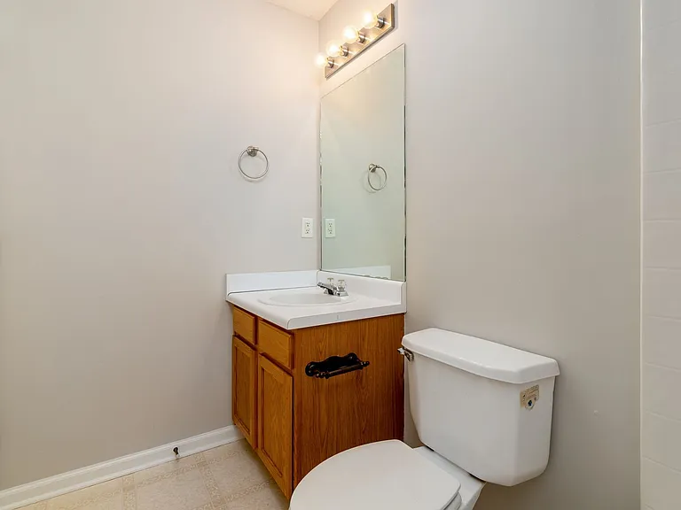 427 Red Coat Ln — Photo 17