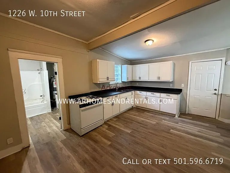 1226 W 10th St — Photo 5