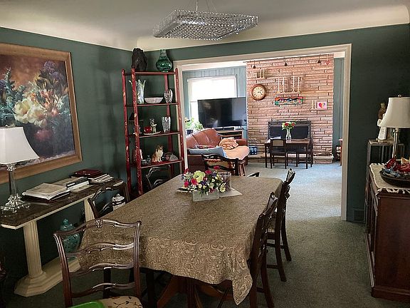 2nd image of 15 Shorecrest Cir