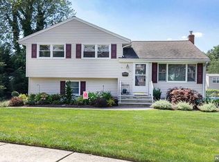 34 Nell Ct, Dumont, NJ 07628