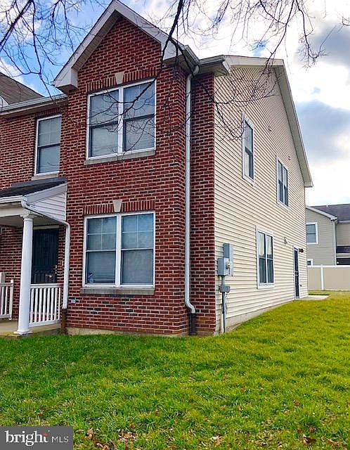 2nd image of 4502 Aspen St