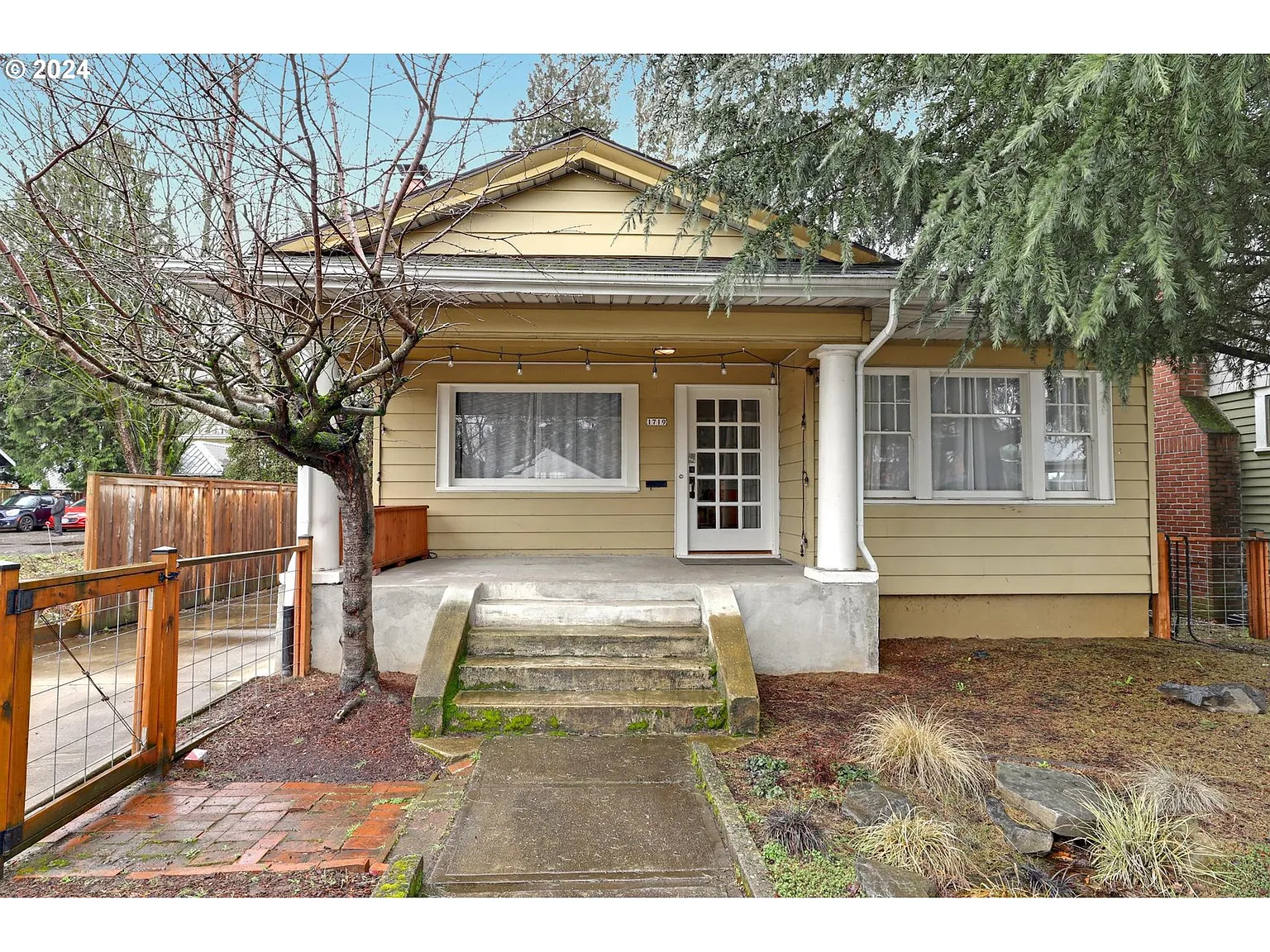 1719 SE Cesar E Chavez Blvd photo 1